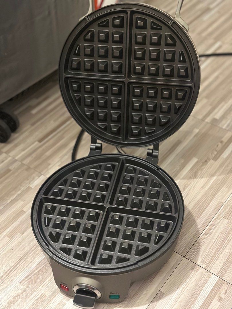 Cuisinart WAF-200 4 Slice Belgian Waffle Maker (Category: Breadmakers) located in Bacoor. Submitted by jemfer (Listing ID 1300932609, Image 3). Description: no box included RFL: moving out/decluttering no issues 220v Purchased Date: Dec 2023.
