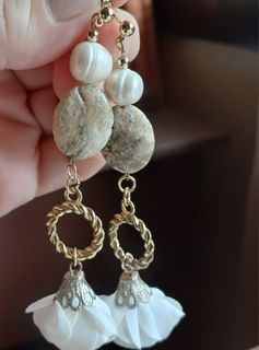 Dangling Fashion Earrings in Pearl, Brown Stone and Rose Design ( High Quality)