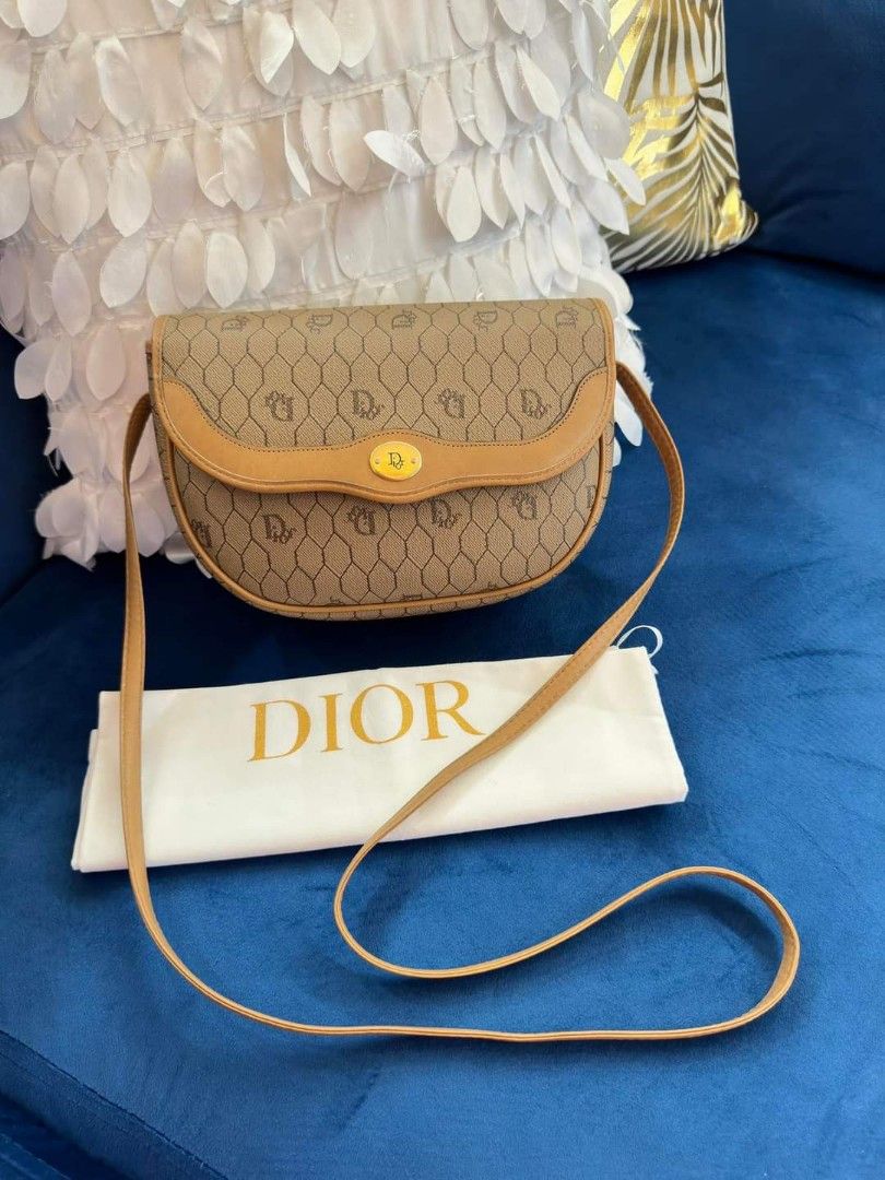 💯DiOR Sling bag (Category: Luxury Bags & Wallets) located in General Santos City (Dadiangas). Submitted by braverabbit.67 (Listing ID 1300933890, Image 1). Description: Orig💯✅ Christian dior sling bag Small size Rank A-ab 📌𝗦𝘂𝗿𝗲 𝗯𝘂𝘆𝗲𝗿 𝗺𝗮𝘆 𝗿𝗲𝗾𝘂𝗲𝗦𝘁 𝗺𝗼𝗿𝗲 𝗱𝗲𝘁𝗮𝗶𝗹𝗲𝗱 𝗽𝗶𝗰𝗦📸📸.