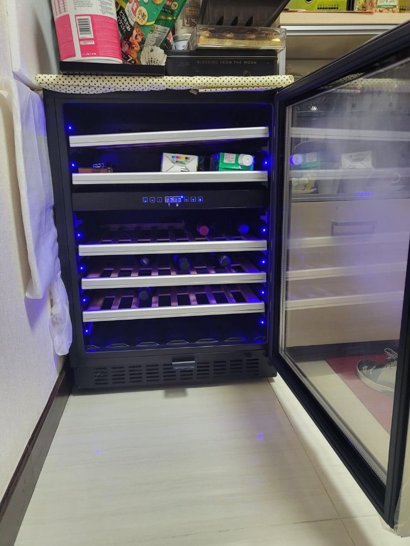 Dometic 46 bottle wine storage cabinet s46g top