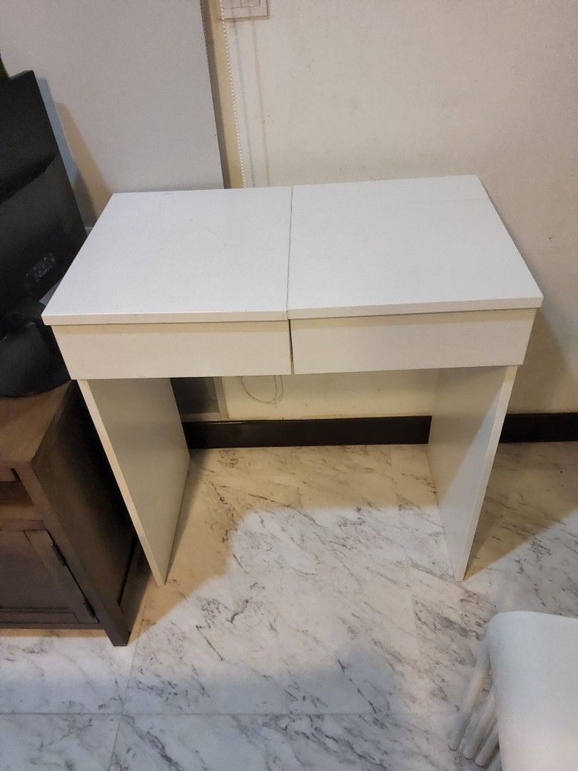 Dressing Table (Category: Tables & Sets) located in Singapore. Submitted by itemsthatsell (Listing ID 1300777827, Image 1). Description: Self collect..
