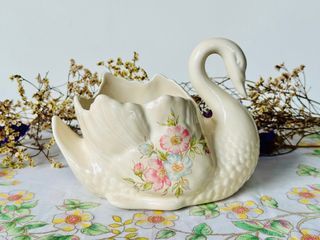 Elegant Swan Vase /Planter by St. Michael England