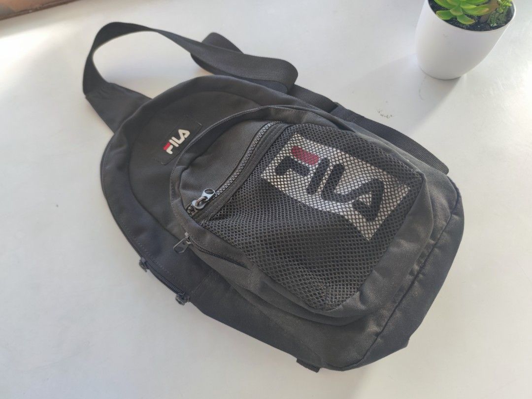 FILA ITALIA CROSSBODY BAG Men s Fashion Bags Belt bags Clutches and Pouches on Carousell