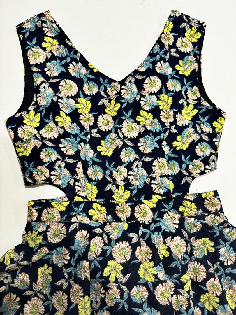 Floral summer mini dress (Category: Dresses) located in Mandaluyong City. Submitted by cattegorri (Listing ID 1300782026, Image 3). Description: Best fit small B32 W26 L33 With Side design (see photo) Back zipper .