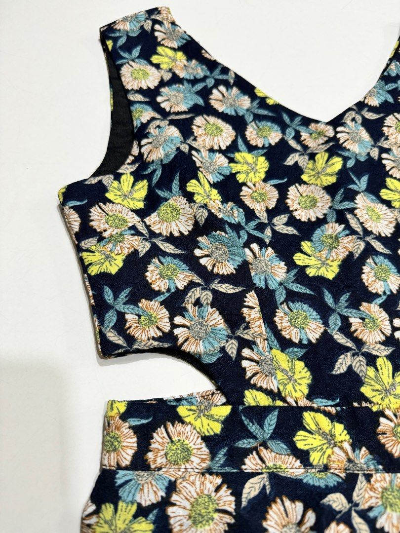 Floral summer mini dress (Category: Dresses) located in Mandaluyong City. Submitted by cattegorri (Listing ID 1300782026, Image 2). Description: Best fit small B32 W26 L33 With Side design (see photo) Back zipper .