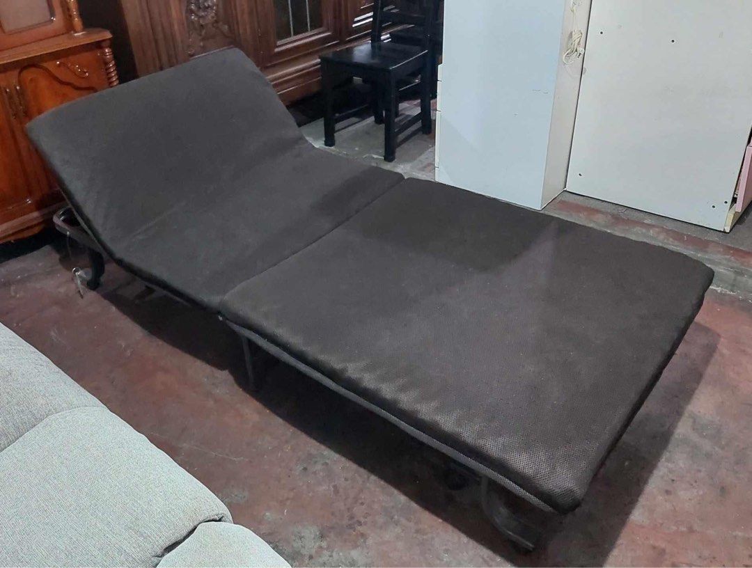 Folding bed Japan surplus (Category: Bed Frames & Mattresses) located in Manila. Submitted by Hezcki (Listing ID 1300780147, Image 2). Description: .