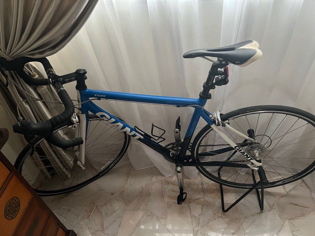 Giant TCR Road Bike ALUXX SL 6000 Series Butted Tubing Sports Equipment Bicycles Parts Bicycles on Carousell