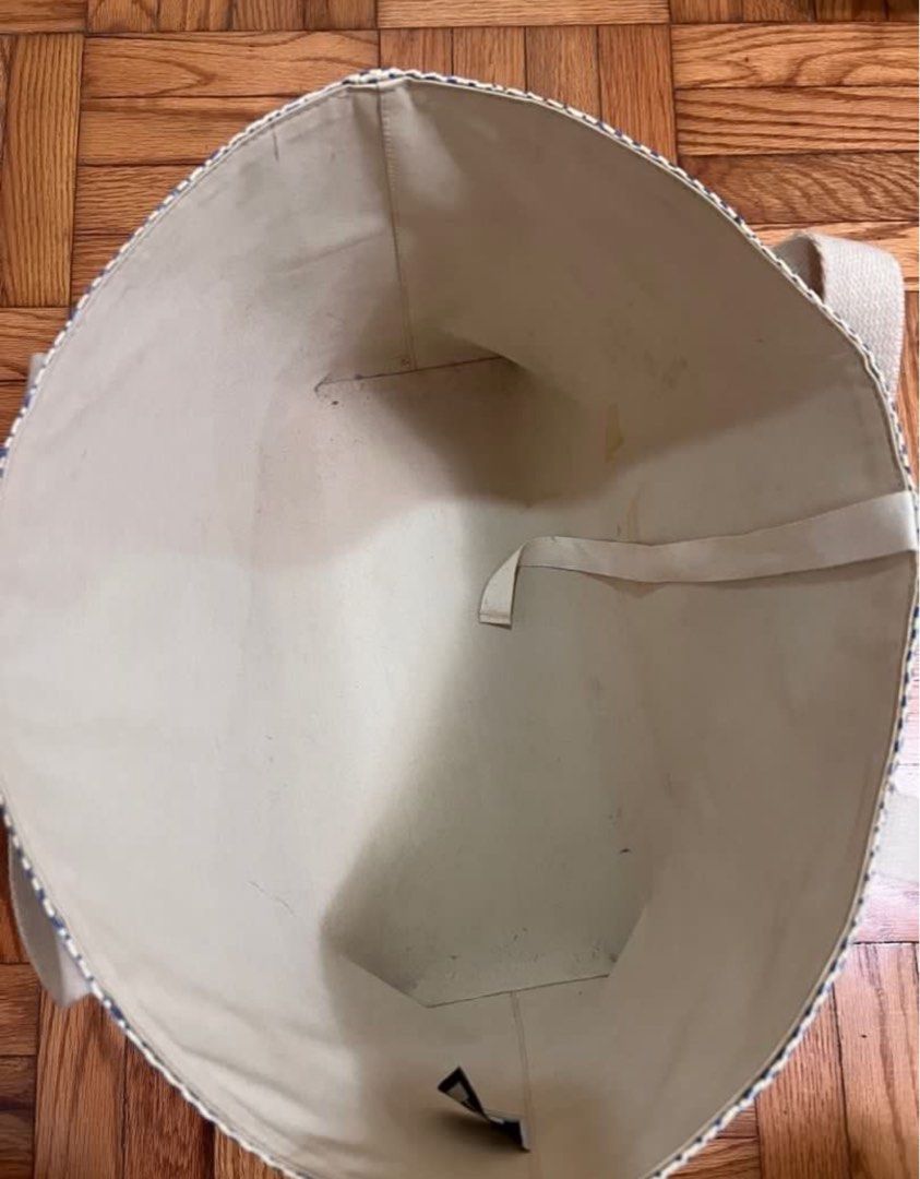 Halo halo Palengke (Category: Shoulder Bags) located in Mandaluyong City. Submitted by elainey_declutter (Listing ID 1300870284, Image 3). Description: Has a small stain inside but the weave is still in good condition RFS: too many bags.