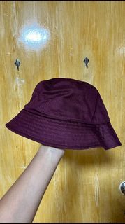 H&M basic plain maroon bucket hat