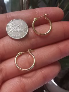 K18 Japan Gold loop earings .8g