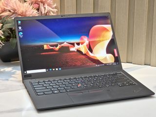 Lenovo ThinkPad X1 Carbon  8th Gen i7 10th Gen 8GB RAM 256GB SSD 14inch 4K Resolution IPS Display Backlit Keyboard