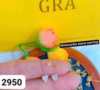 Moissanite Earrings in 18Karat Saudi Gold