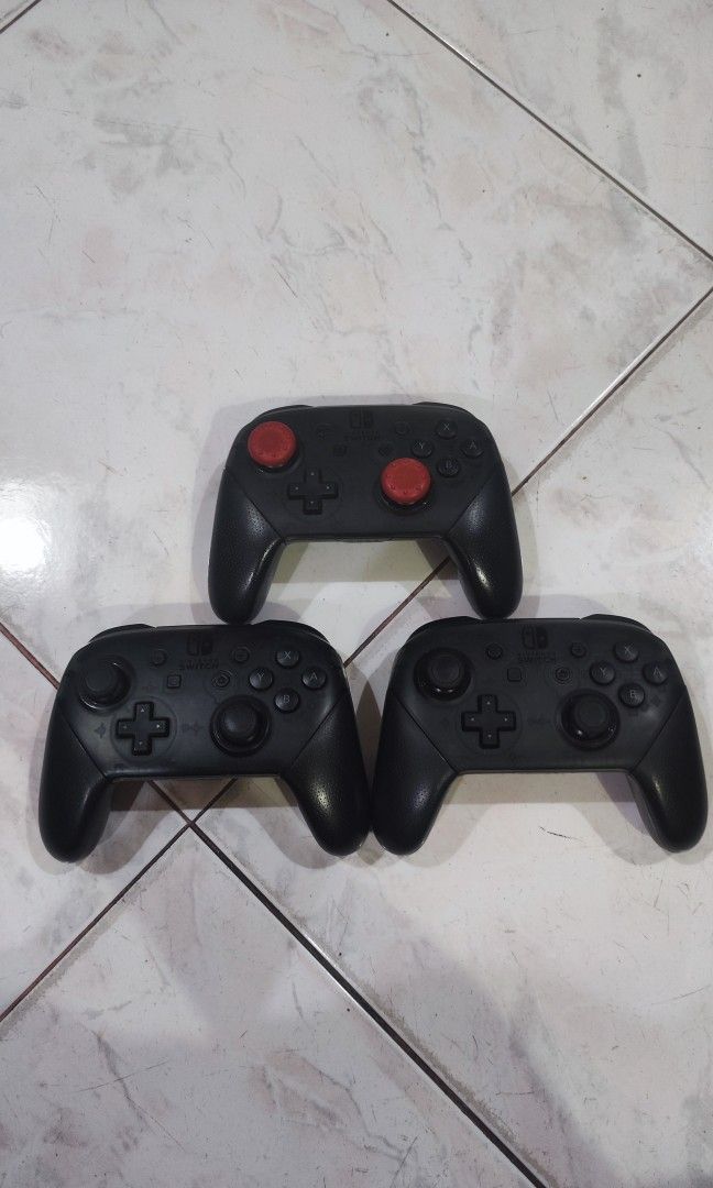 Nintendo Switch Pro Controller (Category: Controllers) located in Kulai. Submitted by usedgamekaki (Listing ID 1300924671, Image 1). Description: Used item. No drift. COD Kulai.