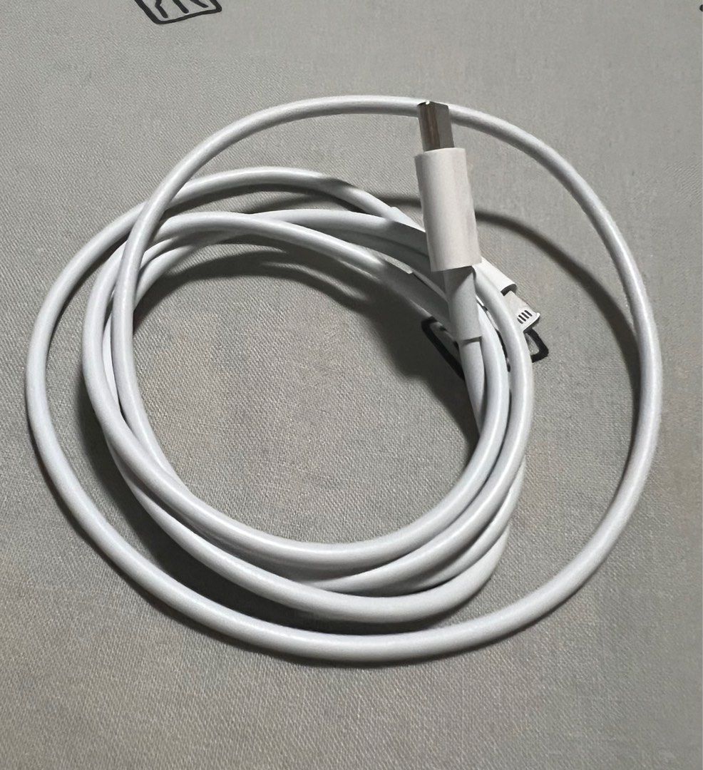Original lighting type c cable (Category: Chargers & Cables) located in Manila. Submitted by patgutierrez (Listing ID 1300870725, Image 3). Description: Guaranteed original & bought at beyond the box Used as back up only for 2 days Condition is good as new, hence can’t lower the price.