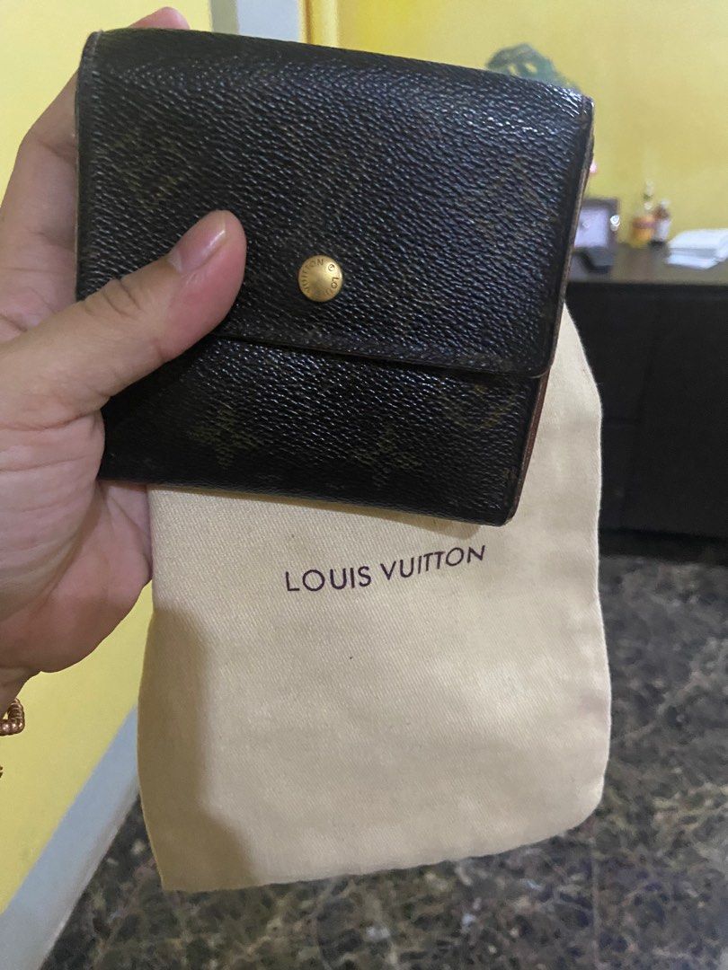 Original Louis Vuitton (Category: Luxury Bags & Wallets) located in Santa Rosa. Submitted by qualityaunthenticbagsetc (Listing ID 1300873883, Image 1). Description: Rfs:declutter Original lv tri fold wallet with dust bag 101% guaranteed Aunthentic Money back Free tote LV-NGA but good quality.