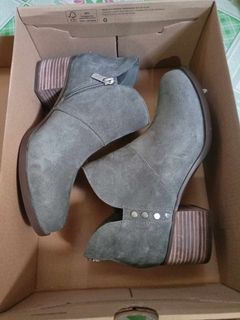 original UGG boots never been use