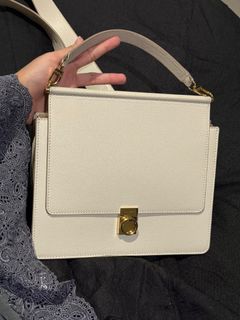 (Category: ) located in . Submitted by nabila770 (Listing ID 1300845914, Image 1). Description: .