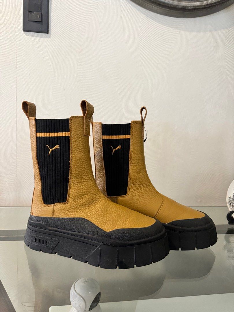 Puma winter boots (Category: Boots) located in San Fernando. Submitted by authenticsph (Listing ID 1300812670, Image 1). Description: Bought jn japan. 7.5 but fits size 7 Para pa pong bago😍 .