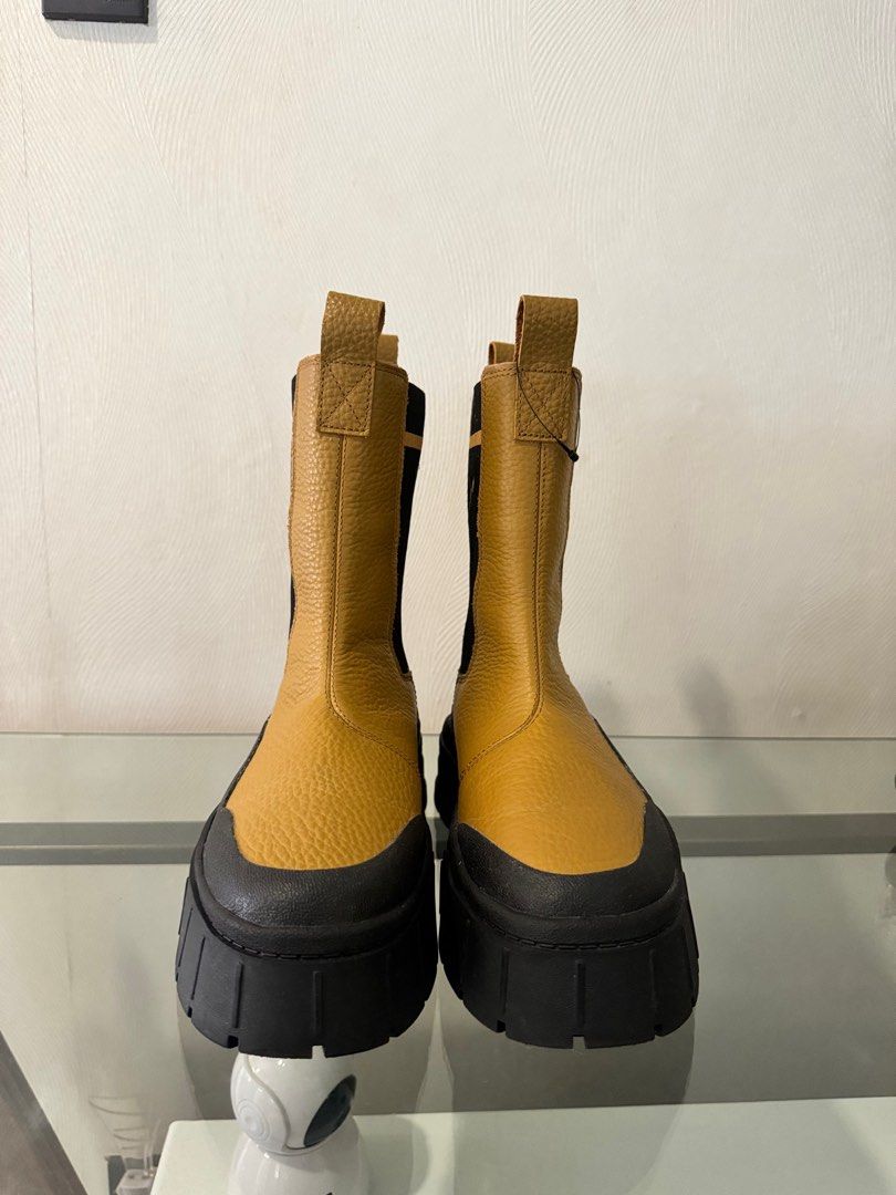 Puma winter boots (Category: Boots) located in San Fernando. Submitted by authenticsph (Listing ID 1300812670, Image 2). Description: Bought jn japan. 7.5 but fits size 7 Para pa pong bago😍 .