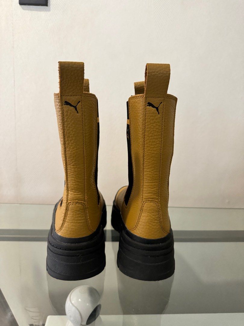 Puma winter boots (Category: Boots) located in San Fernando. Submitted by authenticsph (Listing ID 1300812670, Image 3). Description: Bought jn japan. 7.5 but fits size 7 Para pa pong bago😍 .