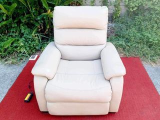Recliner Sofa 36”L x 38”W x 17”SH  Automatic Recliner Leather seat Bulky foam In good condition