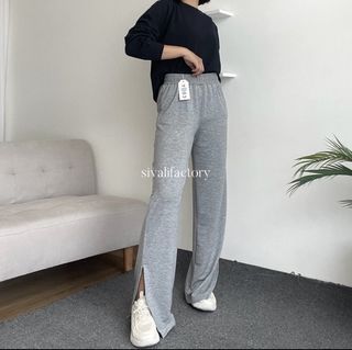 (Kategori: ) berada di . Dikirim oleh deeyypreloved (ID iklan 1300904582, Gambar 1). Deskripsi: .