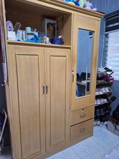 Solid wood wardrobe cabinet