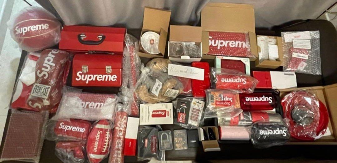 Supreme Accessories, 名牌, 飾物及配件- Carousell