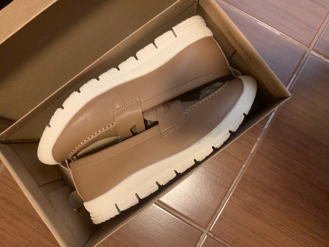 Tan Loafers Size 9 Step One Comfort (Category: Loafers) located in Caloocan City. Submitted by nyankathh (Listing ID 1300824038, Image 2). Description: Step One Comfort Bernadette Loafers Tan color Size 9 (Women’s size) Soft insole Cute design and comfortable to use Used once only for an event requiring office attire Bought for 1450 from Payless (Feb 2024) Selling for 1200 RFS: Rarely used 📍San Joaquin Pasig / can also ship from North Caloocan d