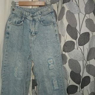 Tattered High Waist Baggy Pants / Mom Jeans