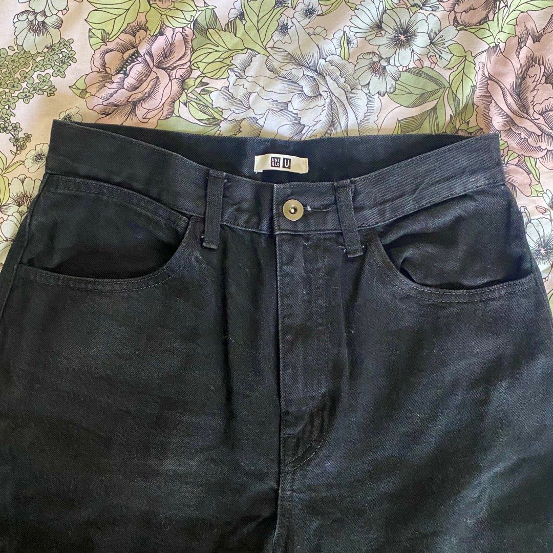 UNIQLO U Curve Jeans (Category: Jeans) located in Quezon City. Submitted by chie_95 (Listing ID 1300833079, Image 2). Description: Size on tag: 26 Actual size on tape measure: 28 Barely used, wrong size 🍀✨.