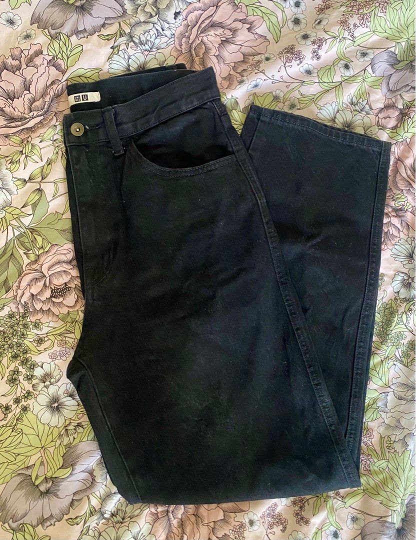 UNIQLO U Curve Jeans (Category: Jeans) located in Quezon City. Submitted by chie_95 (Listing ID 1300833079, Image 3). Description: Size on tag: 26 Actual size on tape measure: 28 Barely used, wrong size 🍀✨.