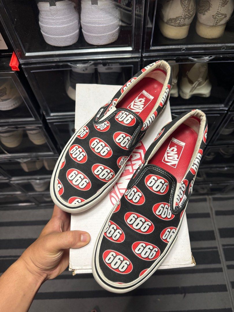 Slip on supreme vans discount