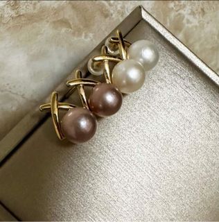 X Pearl Earrings
18K Gold w/ Ssp