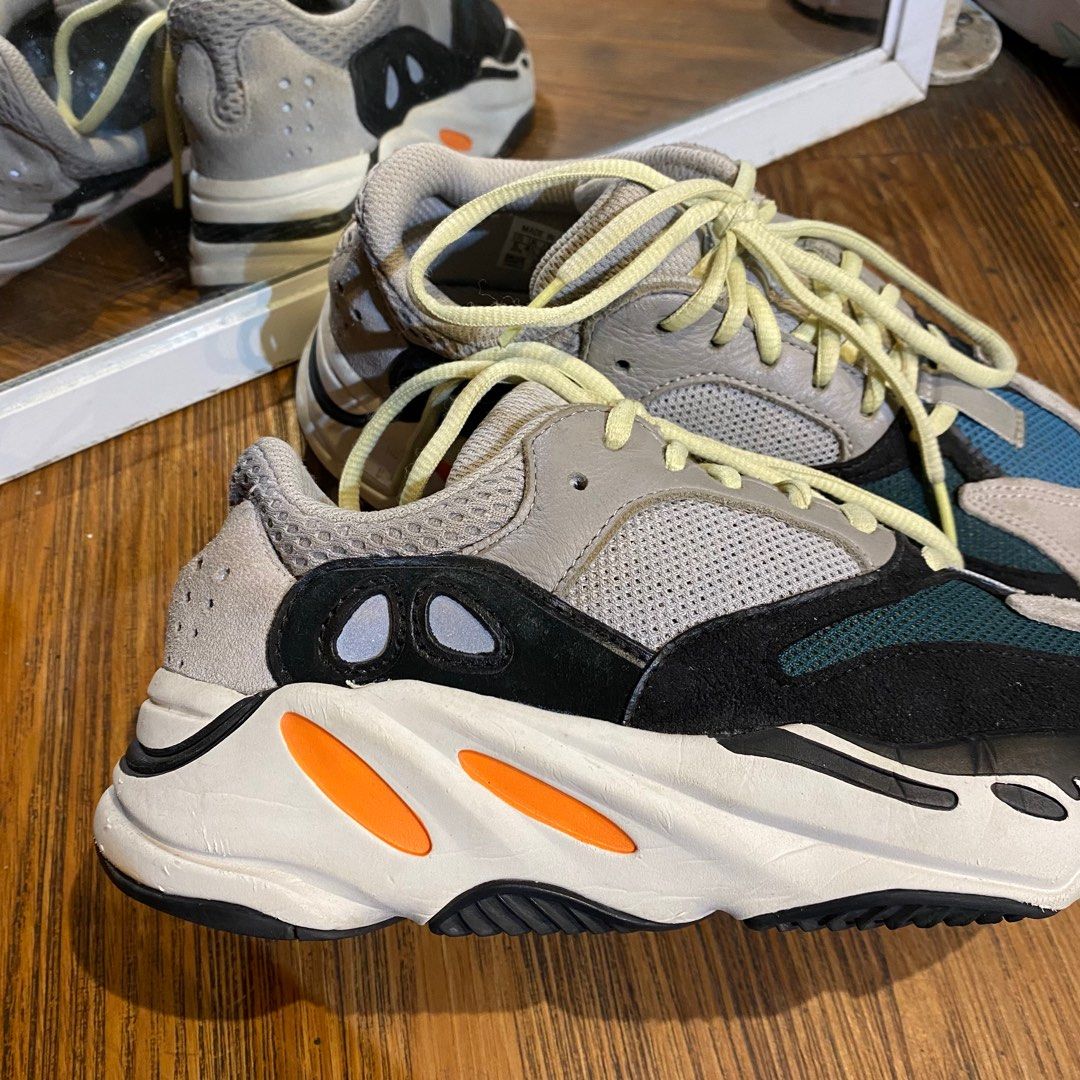 Yeezy 700 OG flushed Wave Runner
