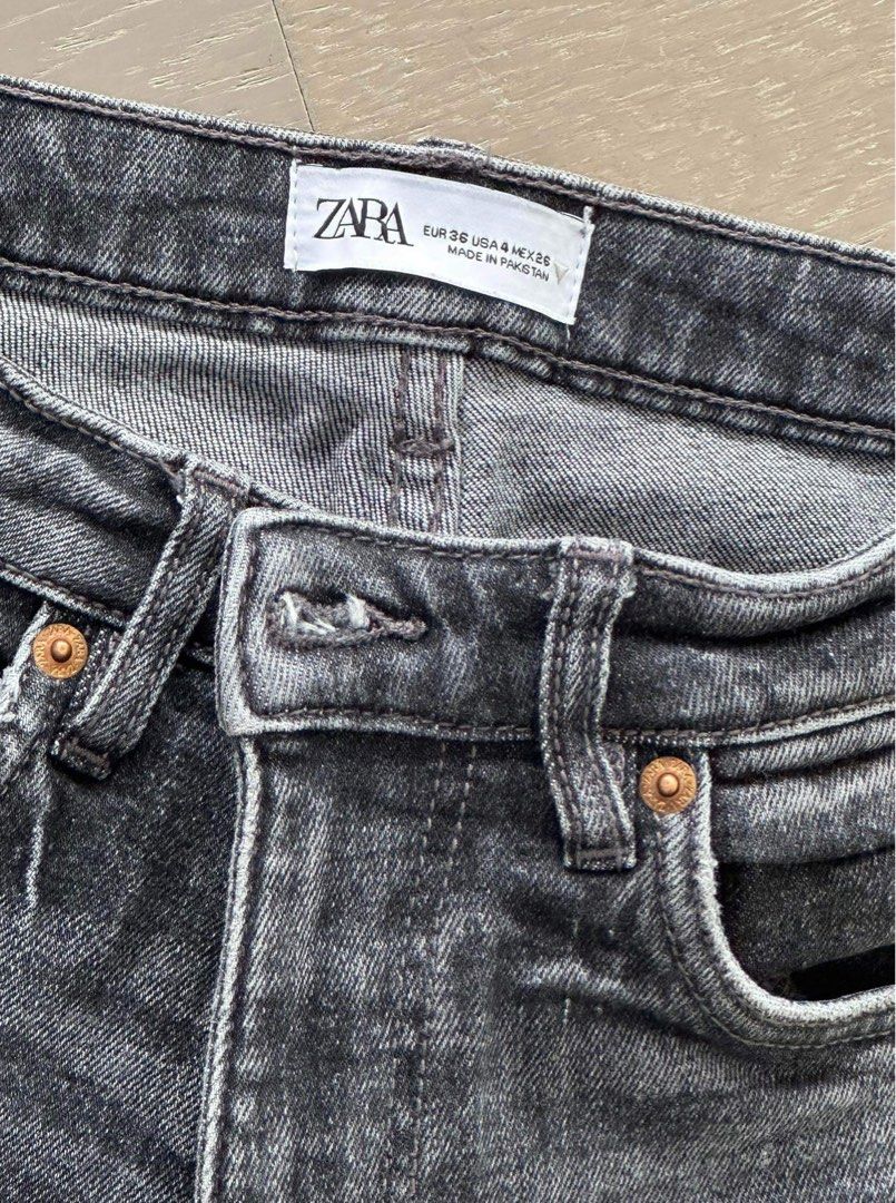 ZARA Black Highwaist Jeans (Category: Jeans) located in Mandaluyong City. Submitted by darachii (Listing ID 1300909928, Image 1). Description: ZARA Black Highwaist Maong - never used - condition: 10/10 - med (can fit semi large) - bought this around 2k+ for reference, my waistline is 28in selling it for only ₱700!.