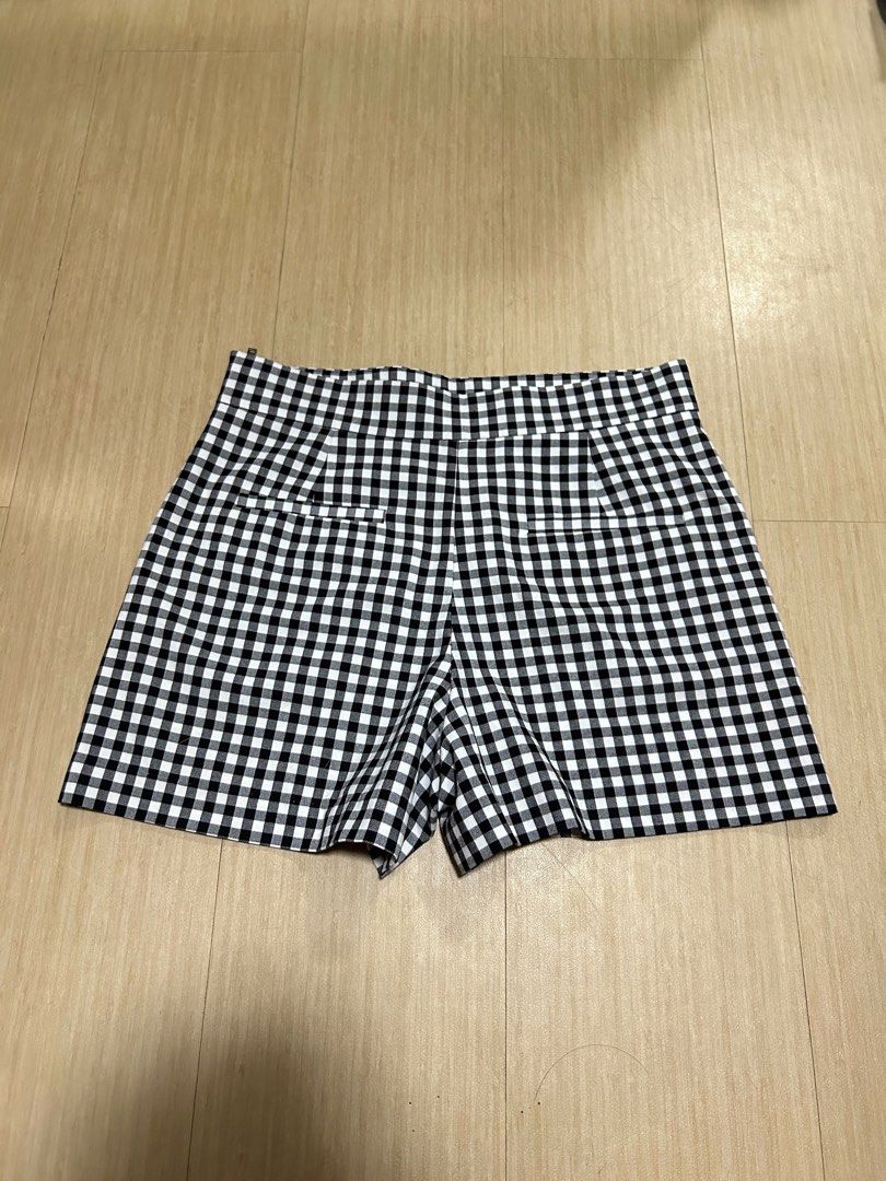 Zara Checkered High Waisted Shorts (Category: Shorts) located in Manila. Submitted by rishaelysse (Listing ID 1300909072, Image 2). Description: Zara Checkered High Waisted Shorts Lightly Used Size: S MOP: GCash Loc: Manila Has minor stain at the front (see last pic).