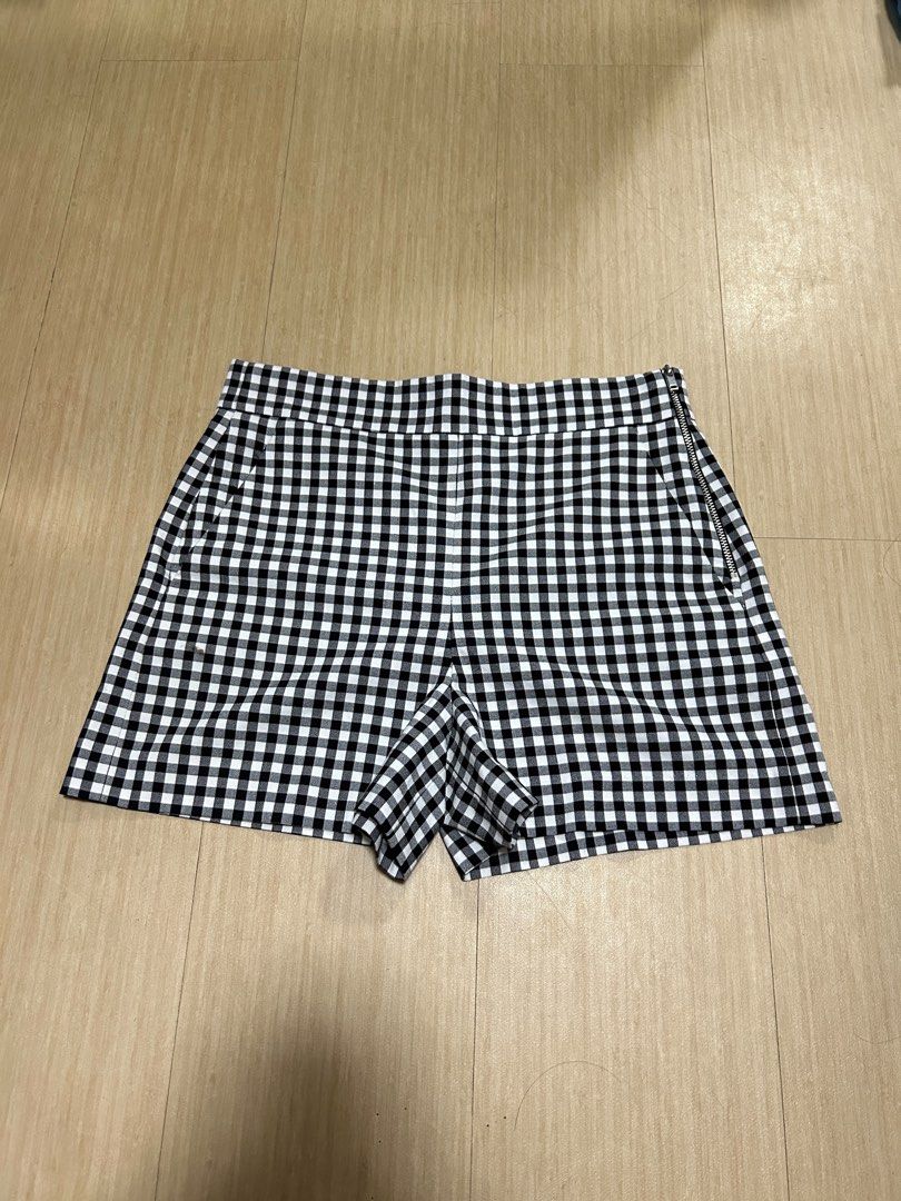 Zara Checkered High Waisted Shorts (Category: Shorts) located in Manila. Submitted by rishaelysse (Listing ID 1300909072, Image 1). Description: Zara Checkered High Waisted Shorts Lightly Used Size: S MOP: GCash Loc: Manila Has minor stain at the front (see last pic).