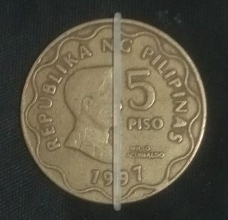 1997 BSP 5 Peso coin NO Mint mark (Canada made)  Rotated die error 40° to 45°  approx.