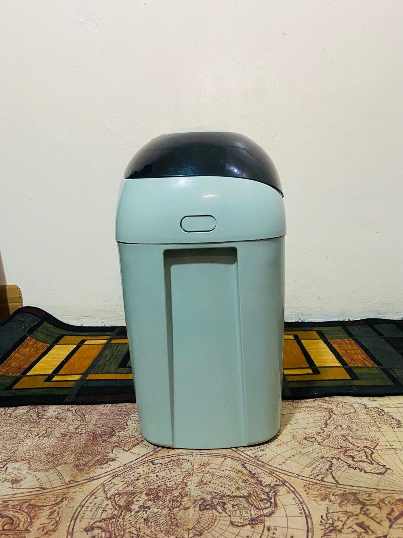 COMBI ODORLESS DIAPER BIN (Category: Diaper Bags & Wetbags) located in Quezon City. Submitted by dkjapansurplus (Listing ID 1296705516, Image 1). Description: Japan surplus.
