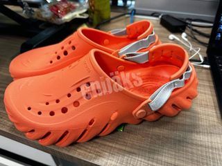 🇸🇬CROCS Echo Clogs in Grapefruit in M9/W11 (SAMPLE PAIR ONLY)