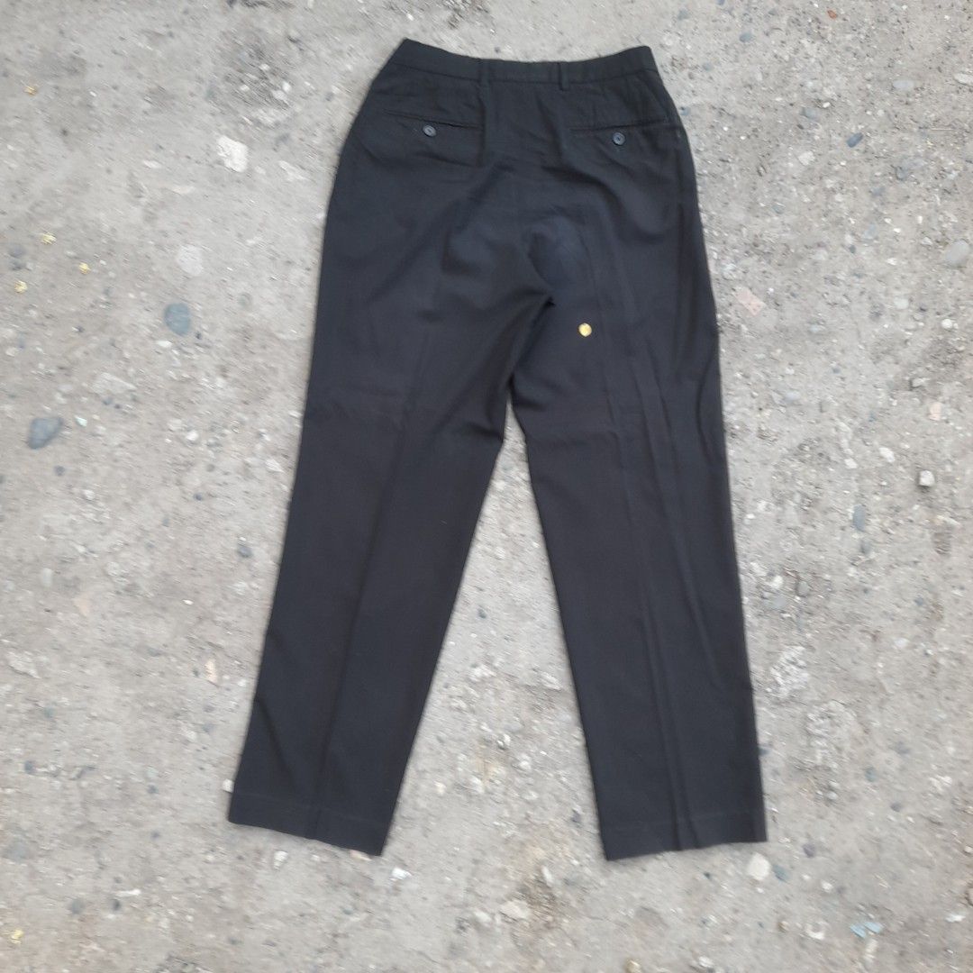 G2000 Pleated Black Dress Pants (Category: Trousers) located in Santiago. Submitted by ace.stuff (Listing ID 1296652707, Image 3). Description: No issues Only needs ironing 43 Length 9 hem 34 Waist DM to purchase.