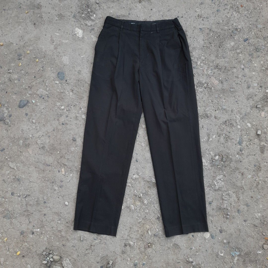 G2000 Pleated Black Dress Pants (Category: Trousers) located in Santiago. Submitted by ace.stuff (Listing ID 1296652707, Image 1). Description: No issues Only needs ironing 43 Length 9 hem 34 Waist DM to purchase.