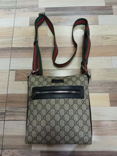 Gucci sling bag unisex