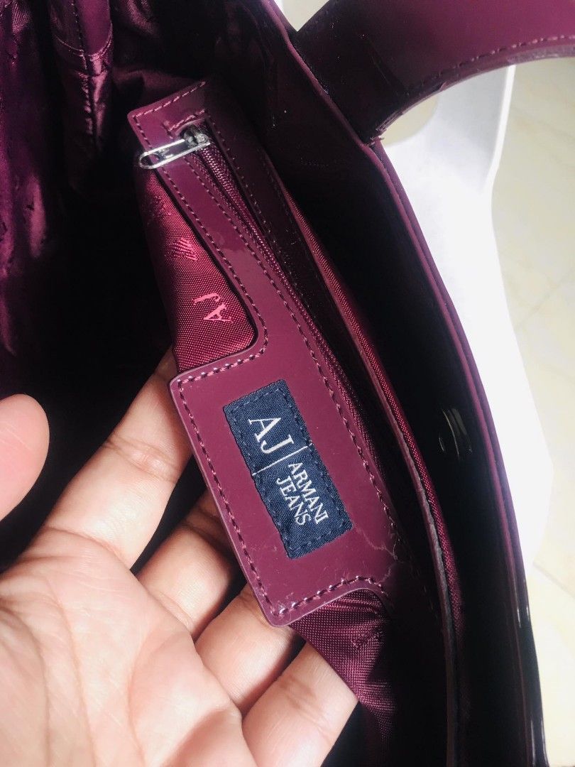 Armani jeans Handbag (Category: Luxury Bags & Wallets) located in Calamba. Submitted by mj_sotto22 (Listing ID 1296690167, Image 3). Description: original armani jeans almost new.