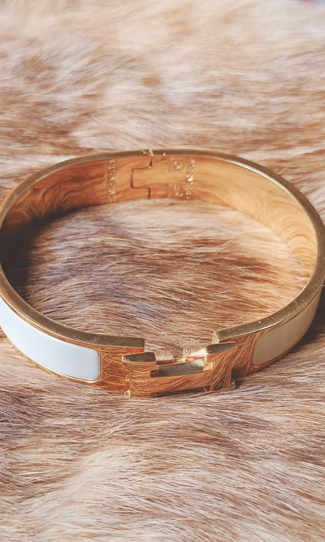 Hermes bangle from japan (Category: Luxury Accessories) located in Quezon City. Submitted by liambags (Listing ID 1296568496, Image 2). Description: Hermes bangle from japan no flaws with stamp/hallmark size 18 with gift box kindly pm me.