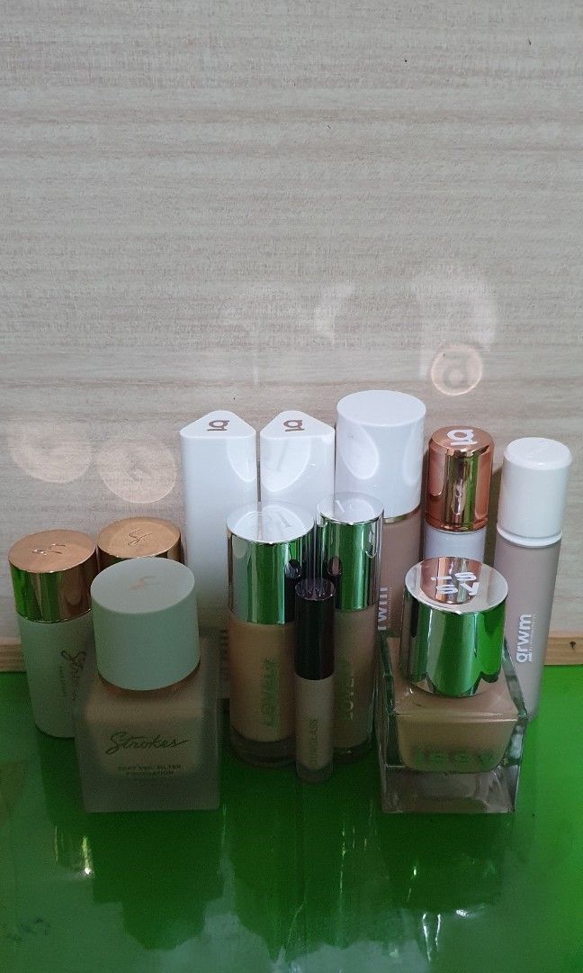 Hourglass Vanish Concealer Mini (Silk) (Category: Makeup) located in Valenzuela. Submitted by caramelfroyo (Listing ID 1296626987, Image 3). Description: Hourglass Vanish Concealer Mini (Silk) just swatched one tiny dot on the back of hand Comes in original box RFS: Decluttering. I have too much makeup, but I rarely use them Can be purchased as part of a bundle: https://carousell.com/p/1296628672.