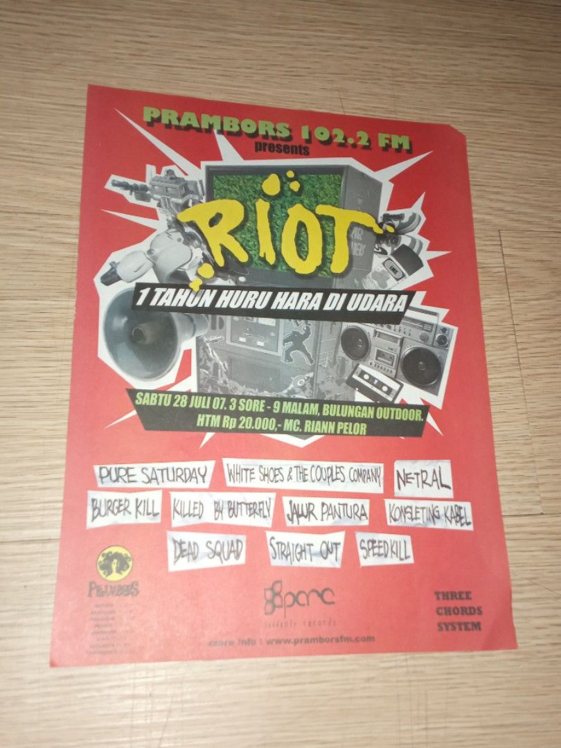 Iklan Cetak Jadul Riot On Air, Antik, Pajangan di Carousell