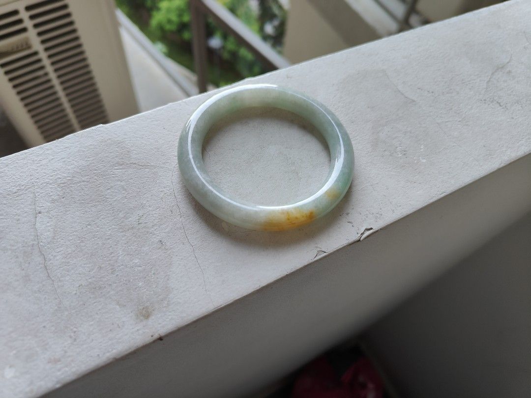 Jade Bangle (Category: Precious Stones) located in Singapore. Submitted by mllms (Listing ID 1296571336, Image 2). Description: Grade A jadeite comes with cert 57-10-10 带绿底色，还有一模黄翡。完整镯，没瑕疵。性价很高.