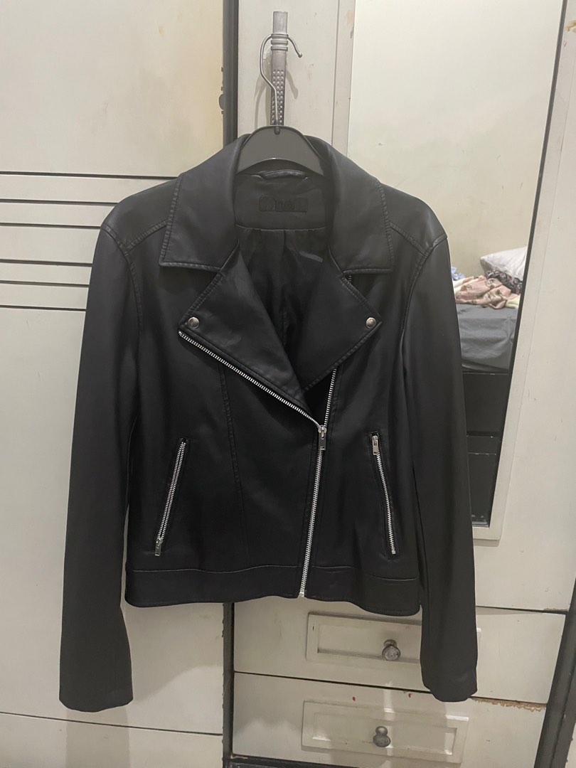 Jaket kulit brand uniqlo